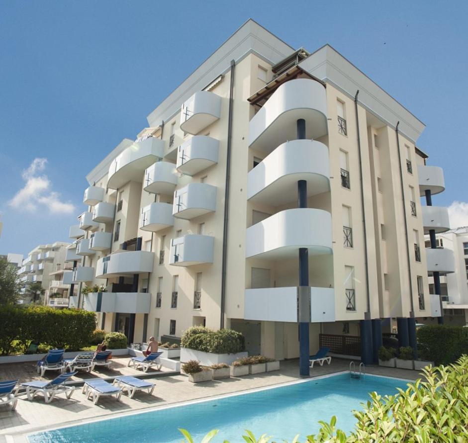 Green Holiday Wohnung Mit Schwimmbad Бибионе Экстерьер фото